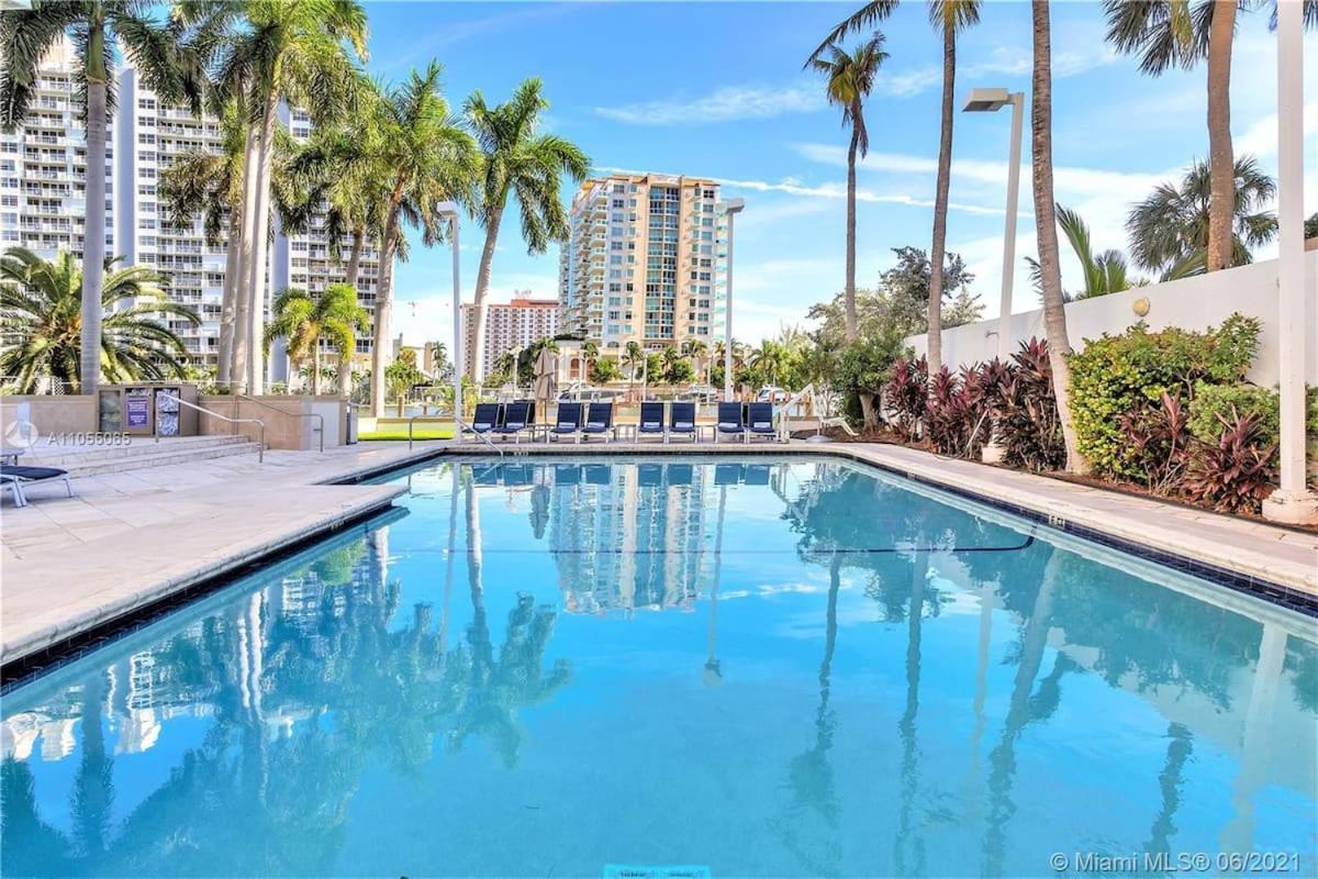 Gallery One - A Doubletree Suites By Hilton Hotel Fort Lauderdale Ngoại thất bức ảnh
